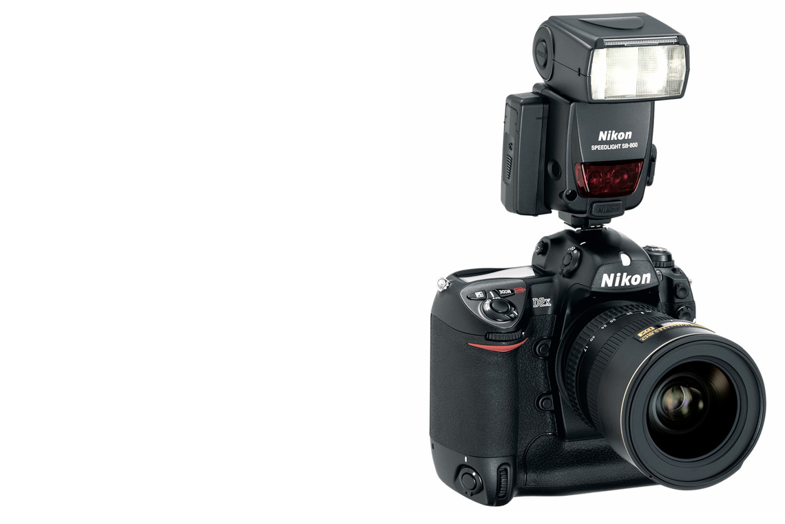 Der Kamerabody mit dem Systemblitz SB 800, der optional dazu gemietet werden kann